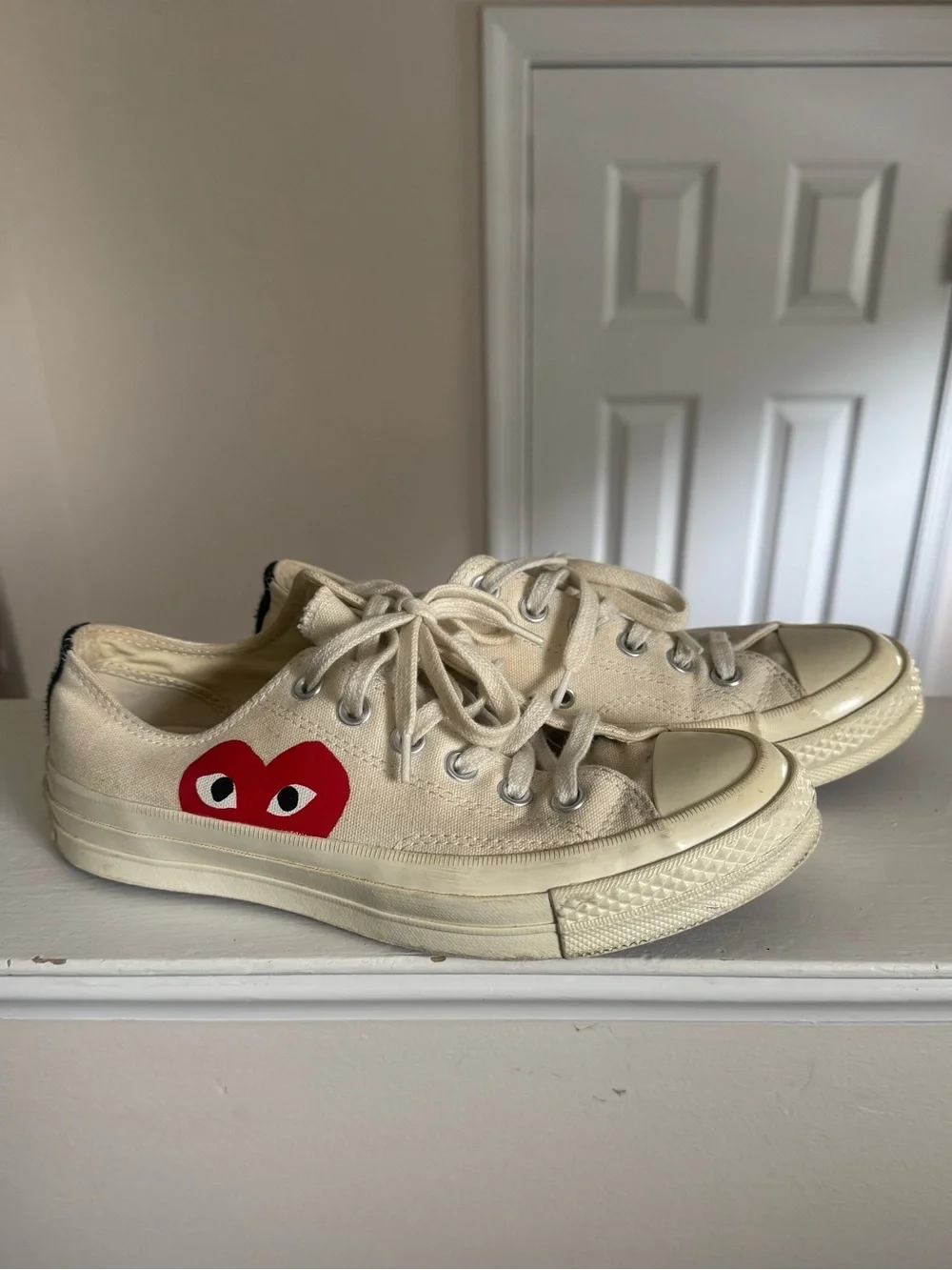 Comme des Garcons PLAY Cream Low-Top Sneakers with Red Heart